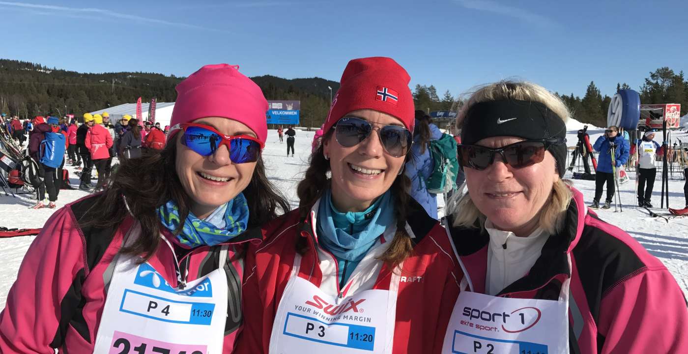 3 blide damer 2017